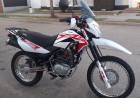 Hurtan motocicleta desde el interior de un garaje