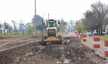 Comenzaron los trabajos para completar la pavimentación en avenida Trigueros