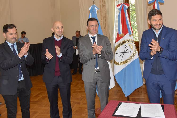 Región Centro: en Rosario, Julián López participó del lanzamiento de la Mesa Permanente del Trabajo, Empleo y Seguridad
