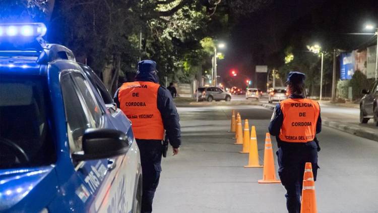 Recuperan motocicleta con pedido de secuestro y detienen a dos mujeres