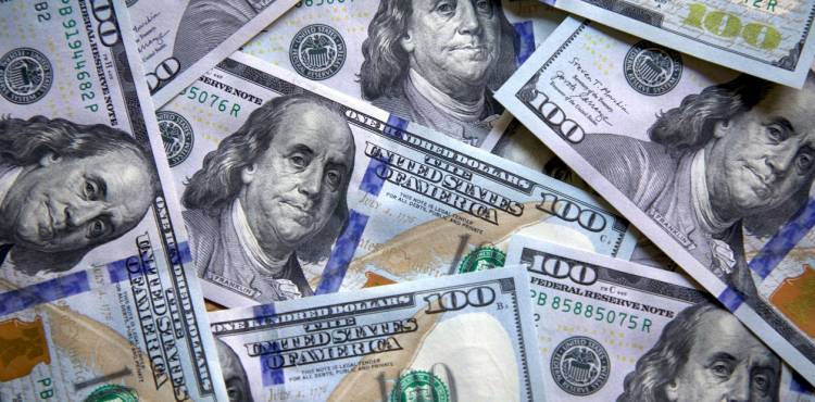 El dólar oficial cayó más de $50, la baja más fuerte desde el fin del cepo