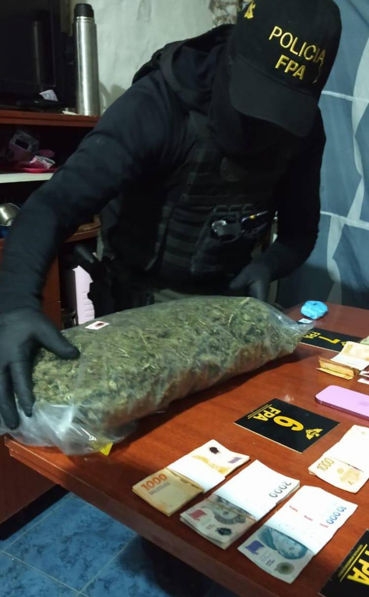 Brinkmann: dos hermanos y sus parejas detenidos por delivery de cocaína y marihuana