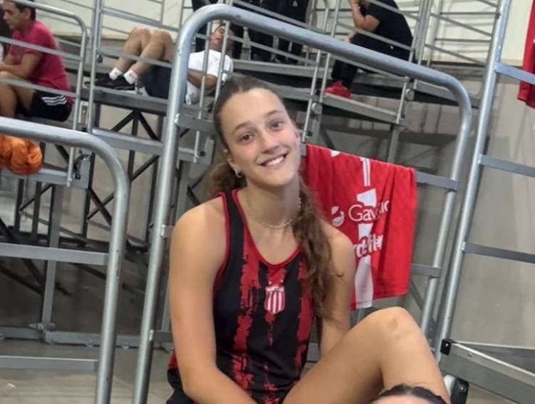 La jugadora de San Isidro Antonela Juncos convocada a la Selección Argentina Sub 17 de Voley 
