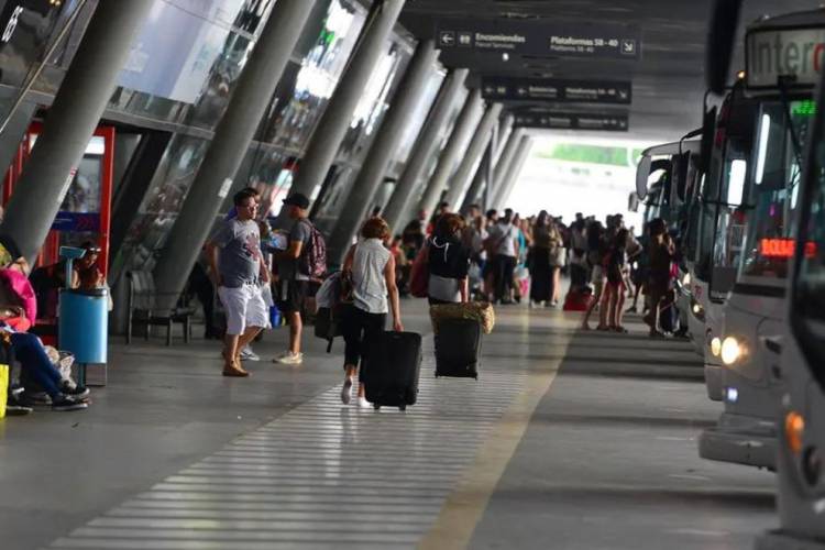 Transporte interurbano: Por el paro sorpresivo de Grupo FAM, la Provincia activó un plan de contingencia