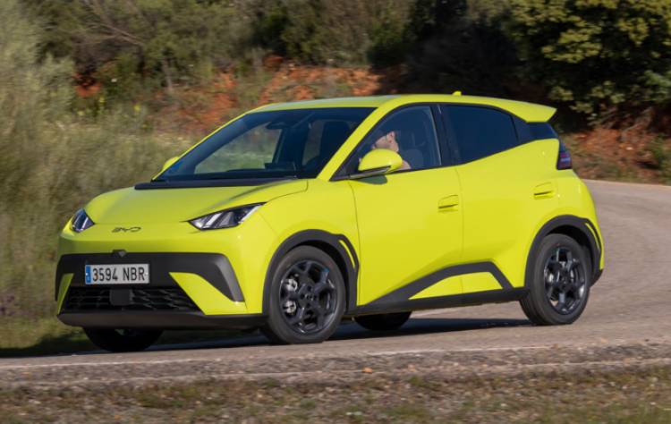 Bajan las ventas de autos 0 km, pero crecen las marcas chinas