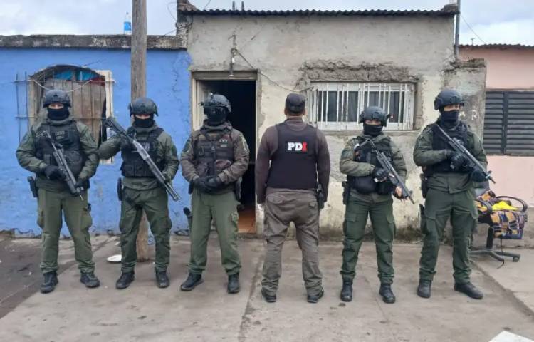 11 allanamientos en Frontera dejaron cuatro detenidos y el secuestro de armas y celulares