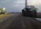 Camión con acoplado volcó esta mañana en Ruta Nacional Nº 158