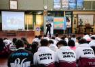 Estudiantes de sexto año se capacitan en el programa “Ojos en alerta”