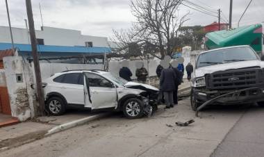 Accidente en Av. Cervantes entre dos vehículos 