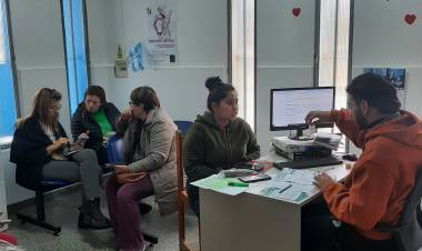 El municipio continúa recorriendo los barrios para asesorar sobre la recategorización para usuarios de Epec