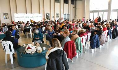 Con la entrega de abrigos finalizó la campaña "Al frío le ponemos corazón"