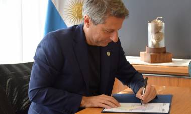 Bernarte dispuso reducción de salarios a la planta política ante situación económica nacional