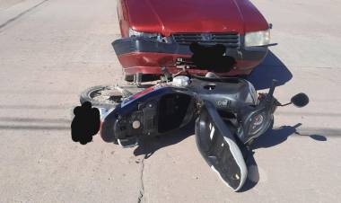 Mujer con lesiones graves en accidente de tránsito en barrio Sarmiento