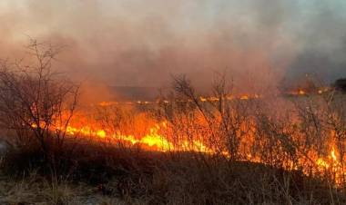 Continúa el incendio entre La Calera y Malagueño