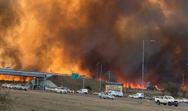 Voraz incendio en la autopista Córdoba – Carlos Paz