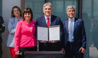 Bullrich en Córdoba: encuentro con Llaryora, conferencia de prensa y acto en el Centro Cívico