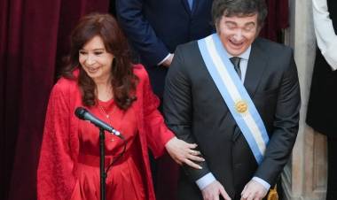 El Gobierno dio de baja la jubilación y la pensión de privilegios que percibe Cristina Kirchner