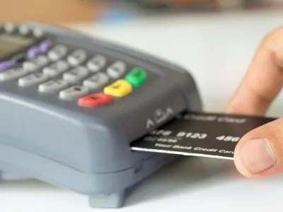 Desde el viernes se podrán hacer pagos en dólares con débito y QR