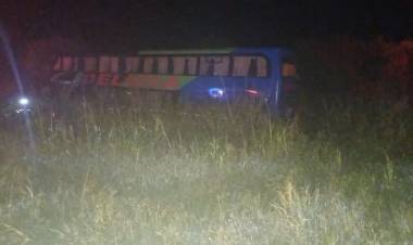 Viajaban de Jujuy a Córdoba y chocaron de frente contra un colectivo en ruta 9 norte: dos muertos