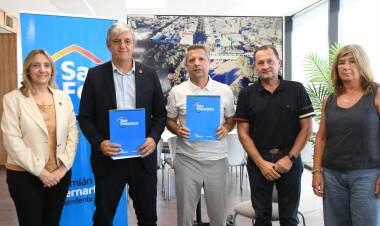 Bernarte firmó convenio para que pacientes de la Asistencia y CAPS puedan retirar sus medicamentos en farmacias de la ciudad