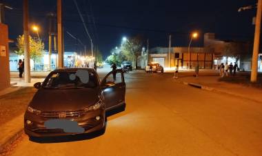 Grave accidente de tránsito en barrio Ciudad: una motociclista sufrió fractura