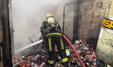 Incendio de gran magnitud en vivienda de Aristóbulo del Valle al 500