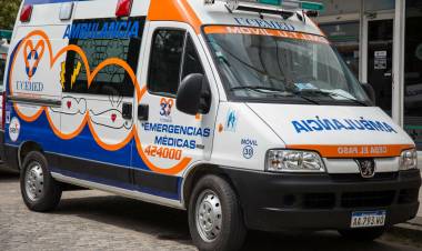 Joven de 18 años resultó herido al accidentarse con su moto 