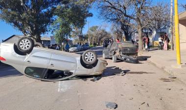 Espectacular siniestro vial con daños materiales 