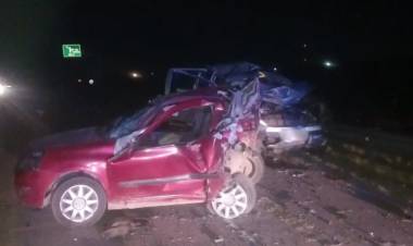 Tragedia en la Ruta 19: un hombre falleció y una mujer resultó gravemente herida tras un violento choque en Frontera