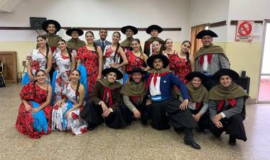 Destacada participación de la Escuela Municipal de Danzas Folclóricas en encuentro de Devoto