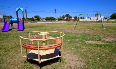De minibasural a espacio de juegos: recuperan un sector en barrio 20 de Junio