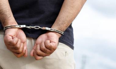 Detienen a dos hombres tras robo en la empresa Axion Lift en barrio Sarmiento 