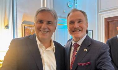 Llaryora culminó la agenda en Nueva York y continúa su gira en Washington