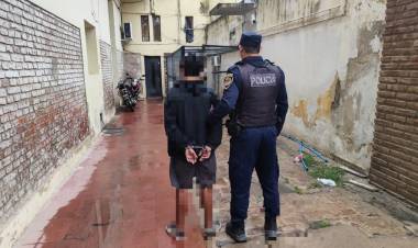 Detuvieron a un joven y secuestraron elementos en un allanamiento en barrio Parque