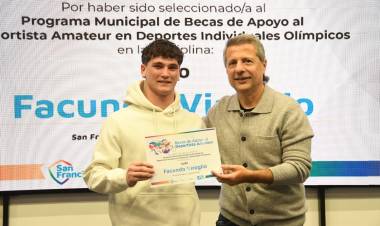 Municipio entregó las becas de apoyo a 40 deportistas amateurs de la ciudad