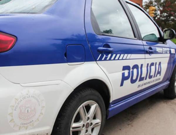 Tres hombres detenidos por agredir con caños y ladrillos a policías durante un procedimiento en barrio Sarmiento 