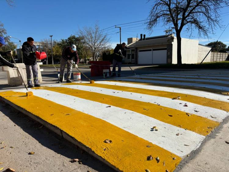 Reductores de velocidad: La Municipalidad realiza mantenimiento permante