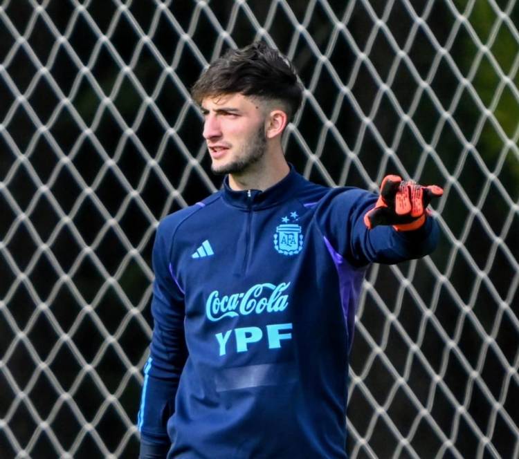 Santino Barbi: de entrenar en la cancha de su tío a jugar en la Selección Sub 20