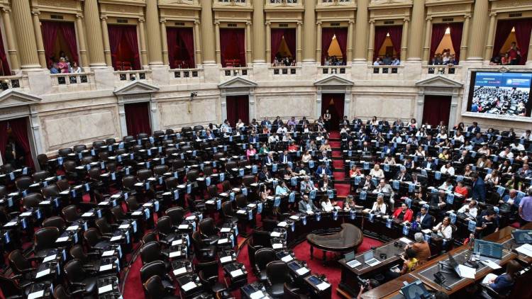 Educación, esencial: media sanción para asegurar docentes en días de paro
