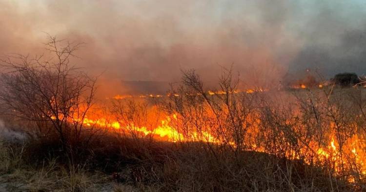 Continúa el incendio entre La Calera y Malagueño