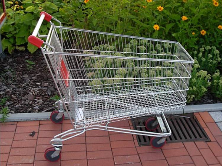 Hurtó carrito de supermercado y fue detenido 