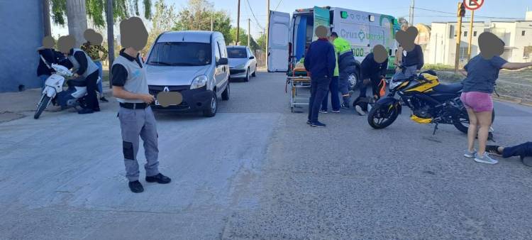 Accidente entre dos motocicletas en barrio Roque Sáenz Peña 