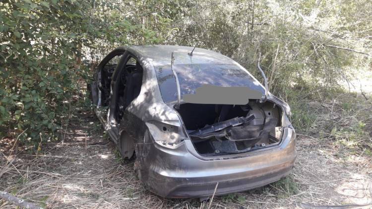 En zona rural de San Francisco recuperan vehículo con pedido de secuestro vinculado a robo de baterías 
