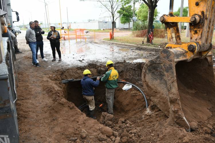 Bernarte supervisó la obra de cloacas en barrio Las Rosas y Casonas del Bosque