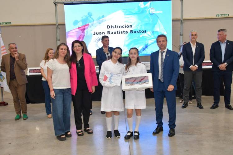 Distinción Juan Bautista Bustos: homenaje a abanderados y escotas de la bandera de Córdoba 