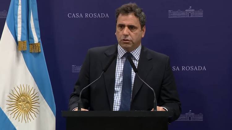 Milei prevé entregar tierras, empresas y rutas para saldar deudas con provincias