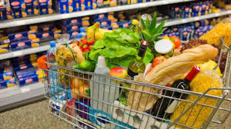 En octubre una familia necesitó más de 400 mil pesos solo para cubrir el costo de los alimentos