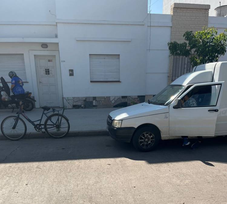 Mujer resultó con fractura de rodilla tras accidente 