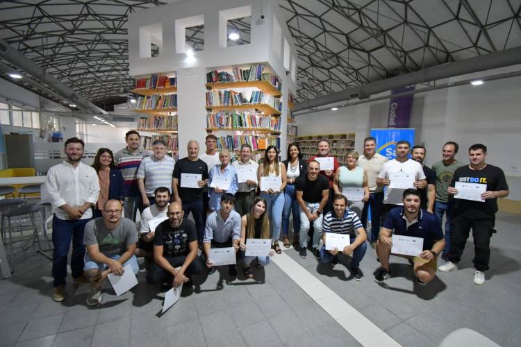 El municipio realizó la entrega de certificados del Diplomado en Comercio Internacional para Pymes