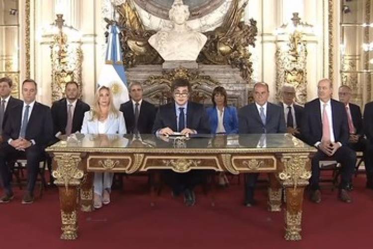 Cadena Nacional: Milei anunció para 2025 reforma impositiva, tratado de libre comercio con Estados Unidos y “motosierra profunda”